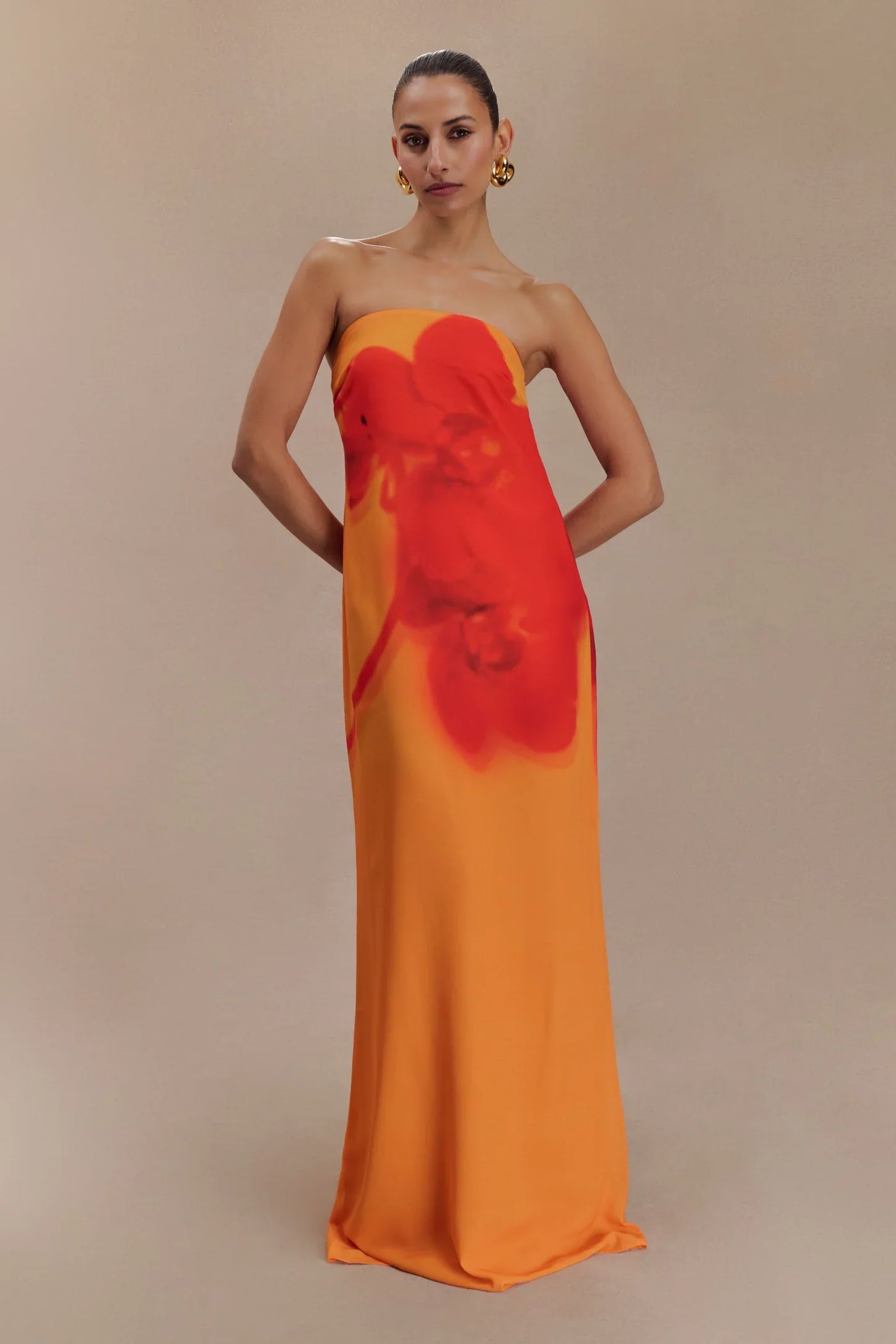 Amaya – Robe longue en chiffon sans bretelles à imprimé orchidée ivoire et koi