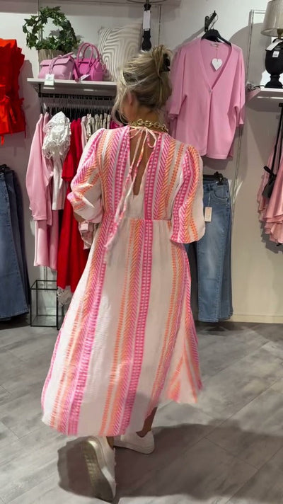 Laurie – Robe midi légère à rayures estivales