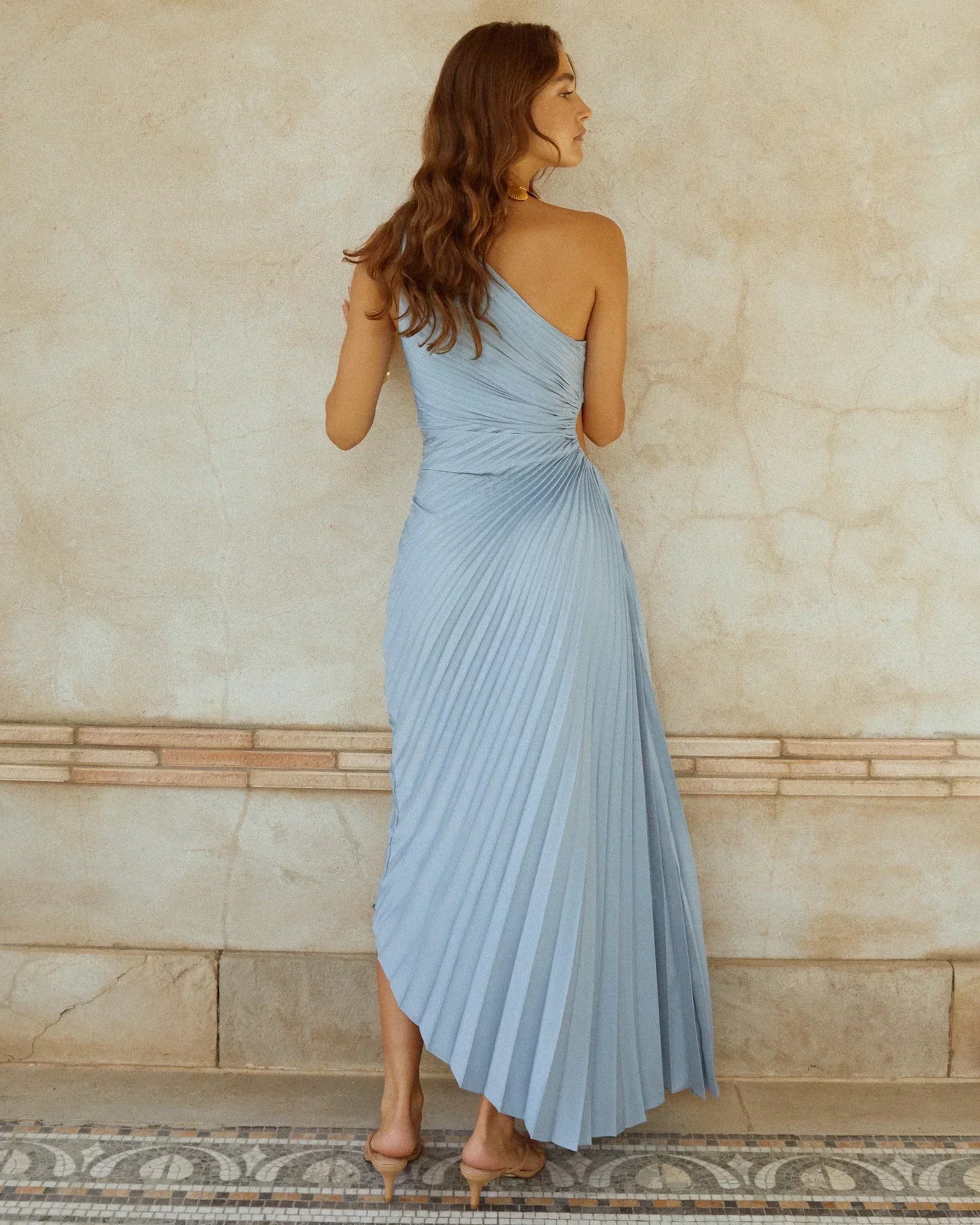 Delfina – Robe de soirée plissée satinée à une épaule