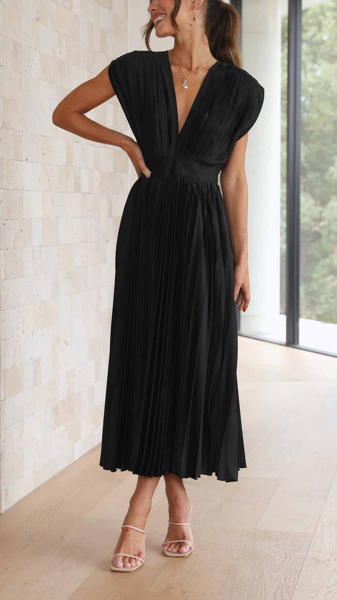 Alexis – Robe Élégante Plissée