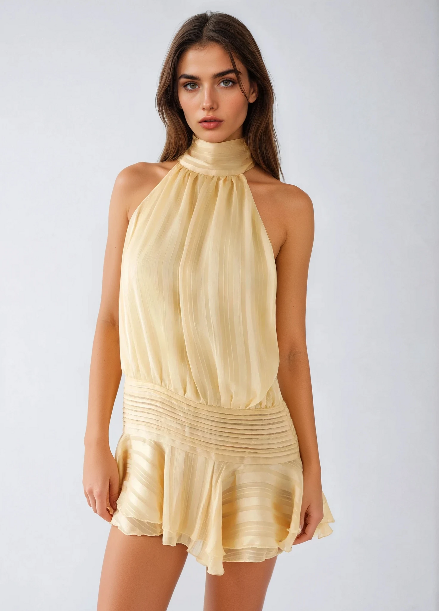 Roselyn – Robe courte en chiffon à taille perlée