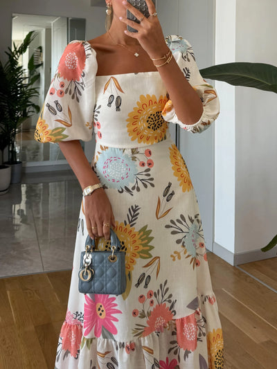 Sandra – Robe midi à encolure carrée, imprimé floral et manches bouffantes