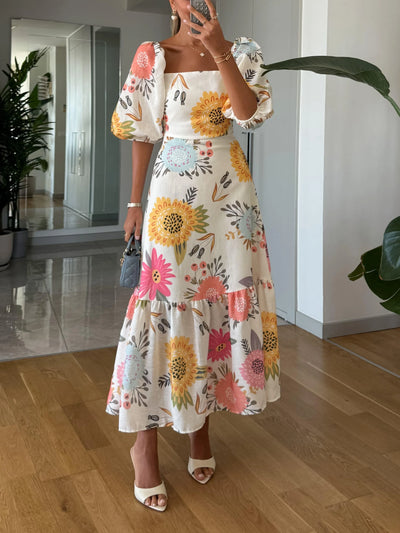Sandra – Robe midi à encolure carrée, imprimé floral et manches bouffantes