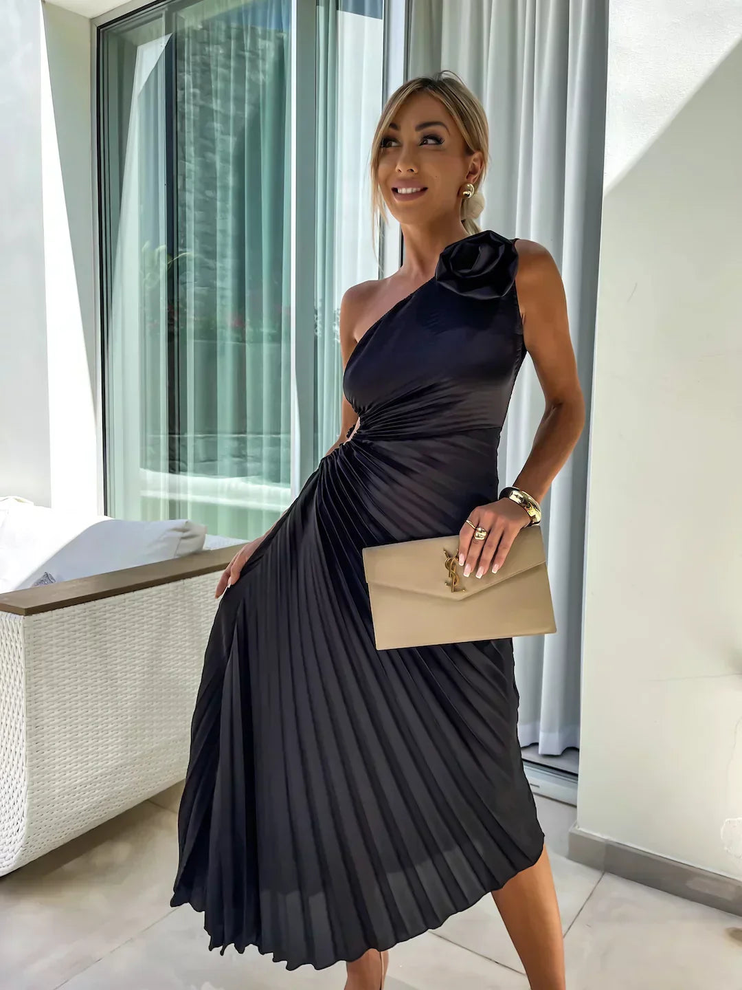 Lizbeth – Robe à épaules fleuries