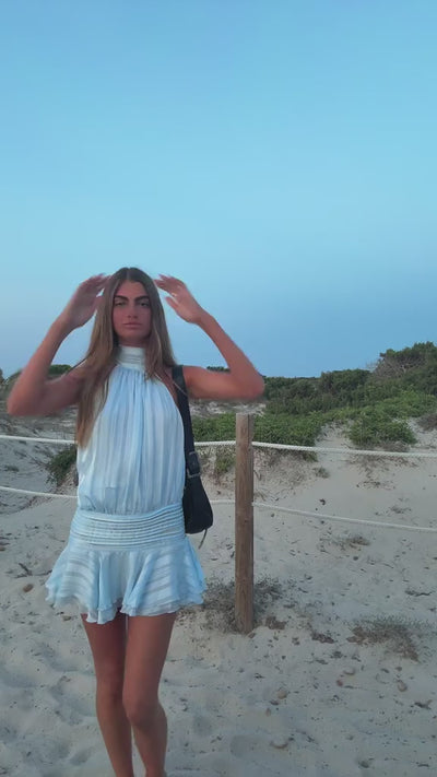 Roselyn – Robe courte en chiffon à taille perlée