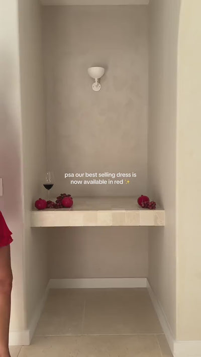 Roselyn – Robe courte en chiffon à taille perlée